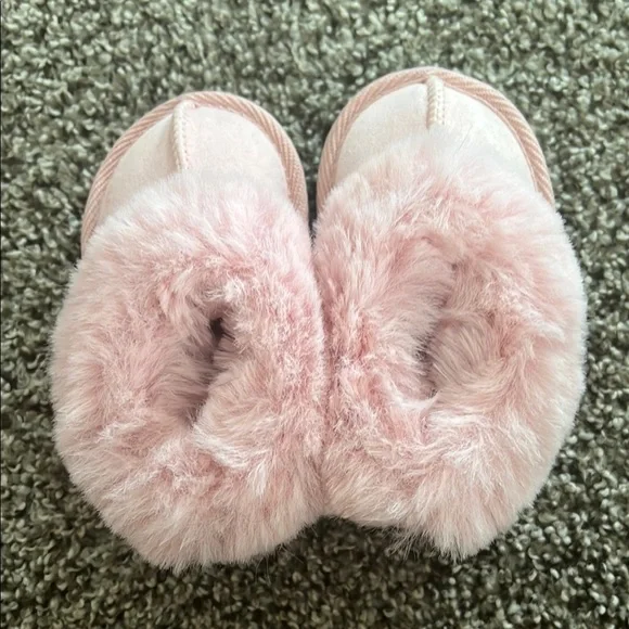 Pink Fuzzy Baby Booties Toddler Size 5 - Picture 3 of 4
